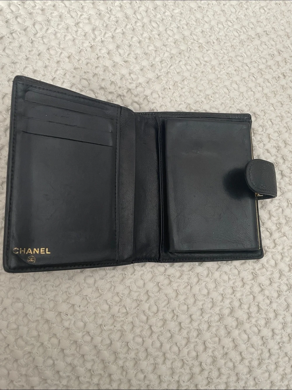 CHANEL Black Caviar Leather Bifold Wallet with CC Logo - Picture 2 of 12